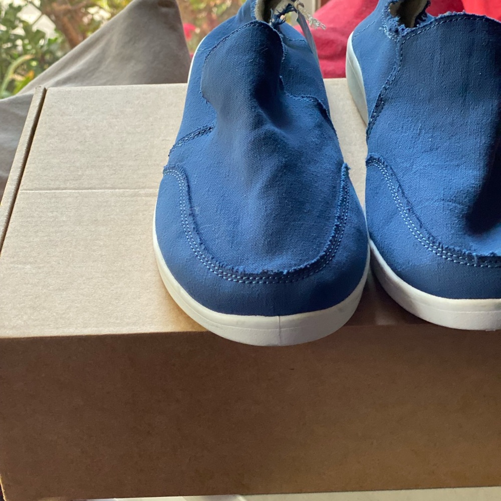 CASUAL SNEAKER TYPE NWOB